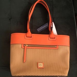 Dooney & Bourke tote bag /shoulder bag